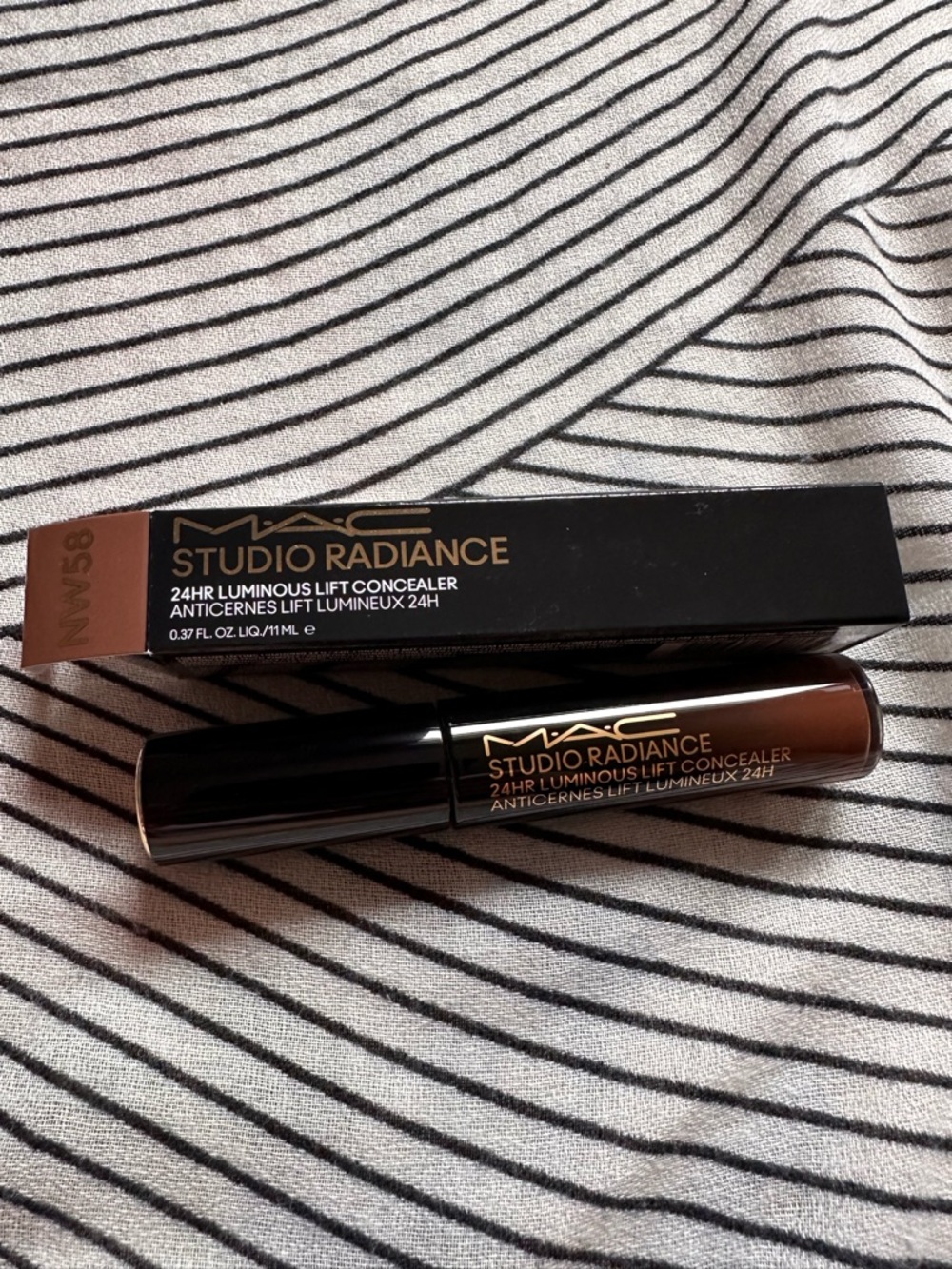 MAC Studio Radiance Luminous Lift 24Hr Concealer - NW58